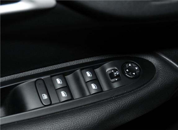 雪铁龙C4L 2013款 1.8L 手动劲享版 车厢座椅   门窗控制