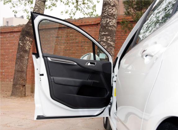 雪铁龙C4L 2013款 1.8L 自动劲驰版 车厢座椅   前门板