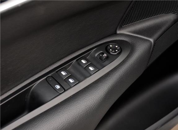 雪铁龙C4L 2013款 1.8L 自动劲驰版 车厢座椅   门窗控制