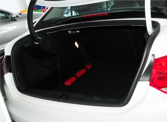 雪铁龙C4L 2014款 1.8L 智驱版 手动劲智型 车厢座椅   后备厢