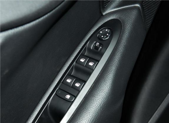 雪铁龙C4L 2014款 1.8L 智驱版 手动劲智型 车厢座椅   门窗控制