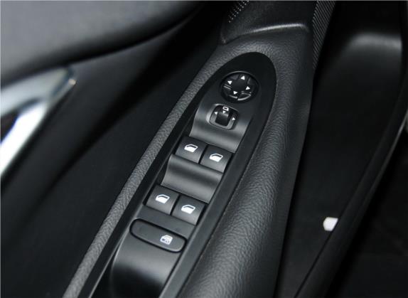 雪铁龙C4L 2014款 1.8L 智驱版 自动劲智型 车厢座椅   门窗控制