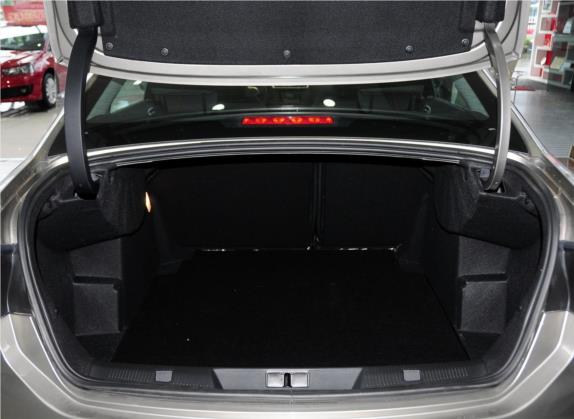 雪铁龙C4L 2014款 1.8L 智驱版 手动劲享型 车厢座椅   后备厢