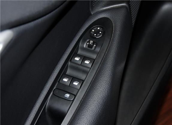 雪铁龙C4L 2014款 1.8L 智驱版 手动劲享型 车厢座椅   门窗控制