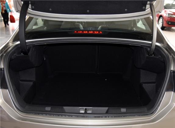 雪铁龙C4L 2014款 1.6THP 车载互联版 自动劲智型 车厢座椅   后备厢