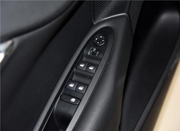 雪铁龙C4L 2014款 1.6THP 车载互联版 自动劲智型 车厢座椅   门窗控制