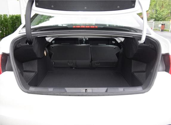 雪铁龙C4L 2014款 1.6THP 车载互联版 自动劲驰型 车厢座椅   后备厢