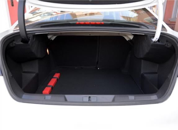 雪铁龙C4L 2015款 1.2T 自动尊贵版 车厢座椅   后备厢