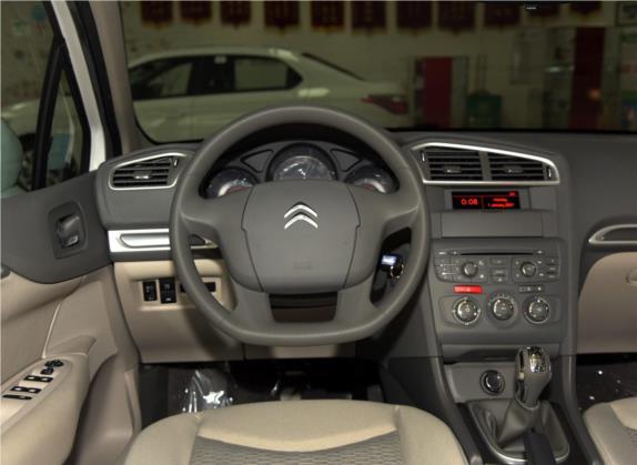 雪铁龙C4L 2015款 1.8L 手动领先版 中控类   驾驶位