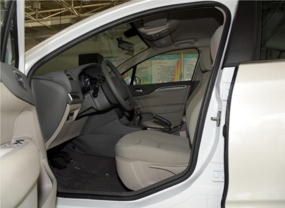 雪铁龙C4L 2015款 1.8L 手动领先版 车厢座椅   前排空间
