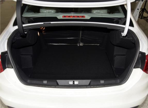 雪铁龙C4L 2015款 1.8L 手动领先版 车厢座椅   后备厢