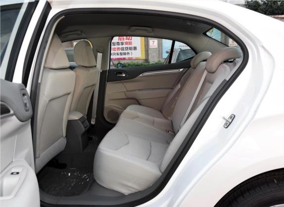 雪铁龙C4L 2015款 1.8L 自动领先版 车厢座椅   后排空间