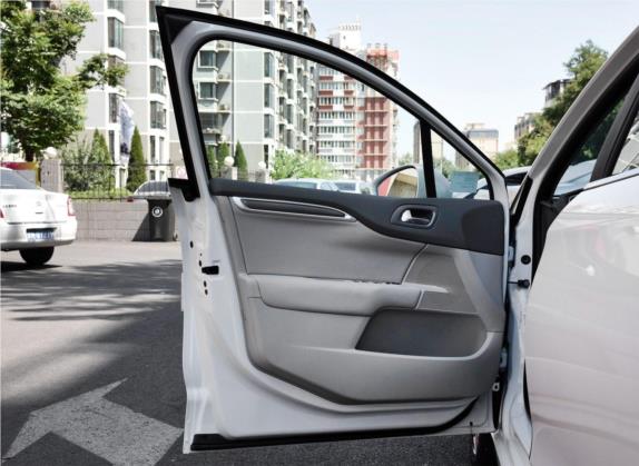 雪铁龙C4L 2015款 1.8L 自动领先版 车厢座椅   前门板