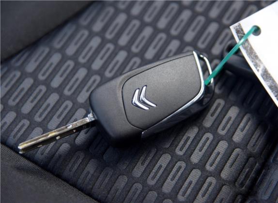 雪铁龙C4L 2015款 1.8L 自动豪华版 其他细节类   钥匙