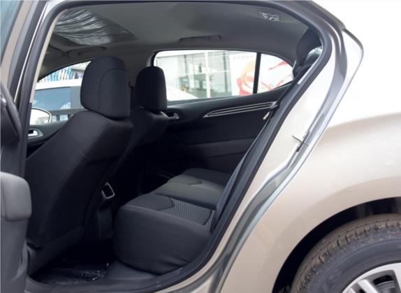 雪铁龙C4L 2015款 1.8L 自动豪华版 车厢座椅   后排空间