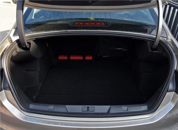 雪铁龙C4L 2015款 1.8L 自动豪华版 车厢座椅   后备厢