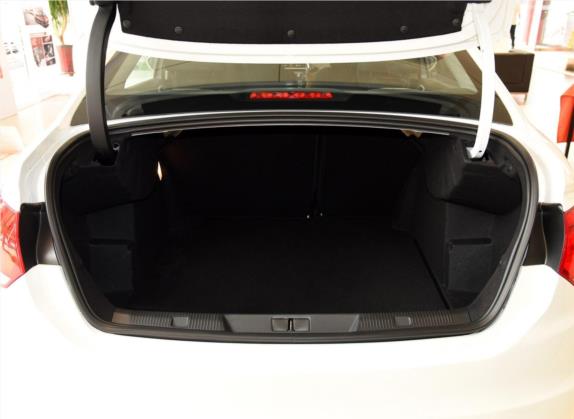 雪铁龙C4L 2015款 1.2T 手动豪华版 车厢座椅   后备厢