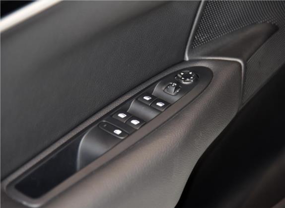 雪铁龙C4L 2015款 1.2T 手动豪华版 车厢座椅   门窗控制