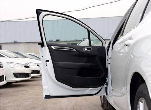 雪铁龙C4L 2015款 1.2T 自动豪华版 车厢座椅   前门板