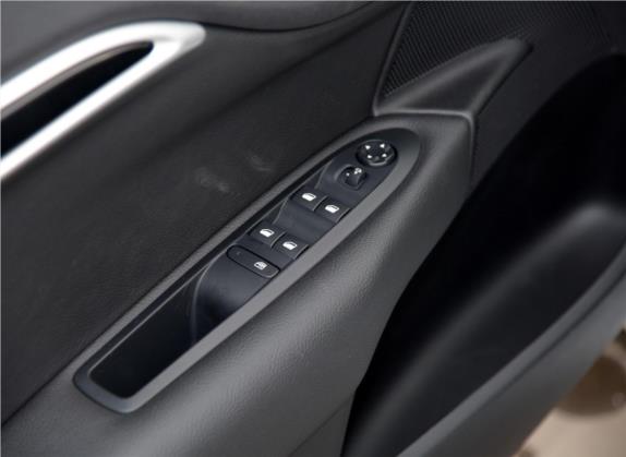 雪铁龙C4L 2015款 1.2T 自动豪华版 车厢座椅   门窗控制
