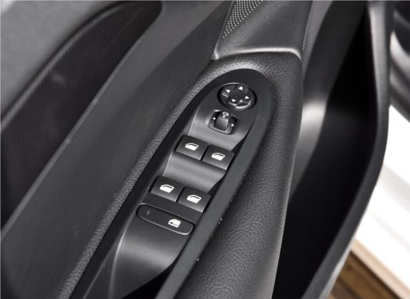 雪铁龙C4L 2016款 1.2T 手动领先型 车厢座椅   门窗控制