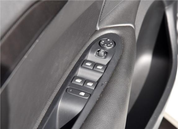 雪铁龙C4L 2016款 1.2T 自动领先型 车厢座椅   门窗控制