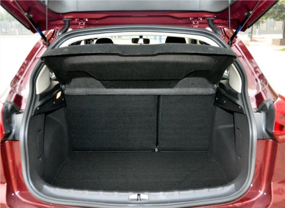 雪铁龙C3-XR 2015款 1.6L 手动时尚型 车厢座椅   后备厢