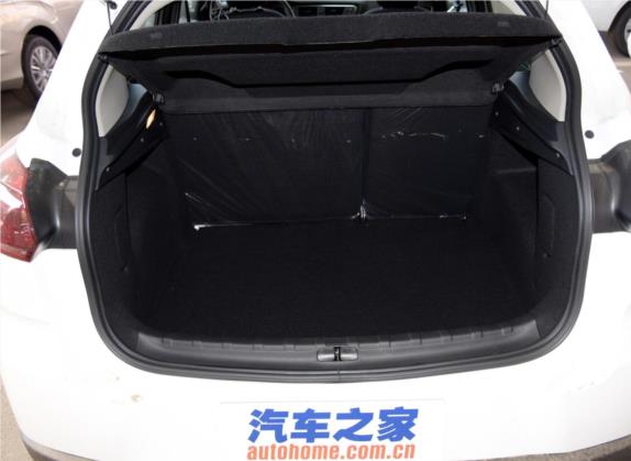 雪铁龙C3-XR 2015款 1.6L 自动时尚型 车厢座椅   后备厢