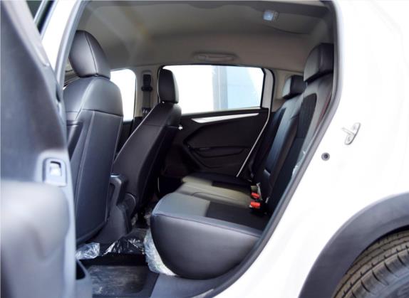 雪铁龙C3-XR 2015款 1.6L 自动先锋型 车厢座椅   后排空间