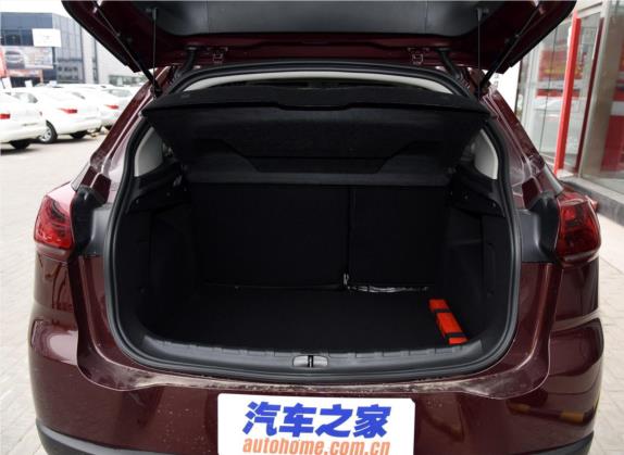 雪铁龙C3-XR 2015款 1.6L 自动智能型 车厢座椅   后备厢