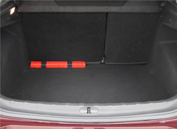 雪铁龙C3-XR 2017款 350THP 自动旗舰型 车厢座椅   后备厢