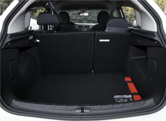 雪铁龙C3-XR 2018款 1.6L 手动时尚型 车厢座椅   后备厢