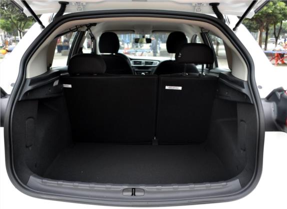 雪铁龙C3-XR 2018款 1.6L 自动时尚型 车厢座椅   后备厢