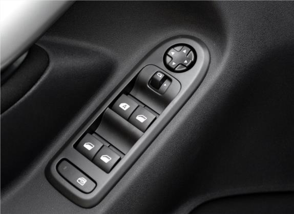 雪铁龙C3-XR 2018款 1.6L 自动时尚型 车厢座椅   门窗控制