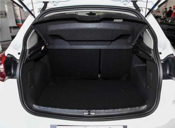 雪铁龙C3-XR 2018款 1.6L 手动先锋型 车厢座椅   后备厢