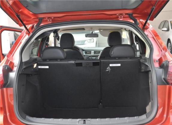 雪铁龙C3-XR 2018款 230THP 手动先锋型 车厢座椅   后备厢