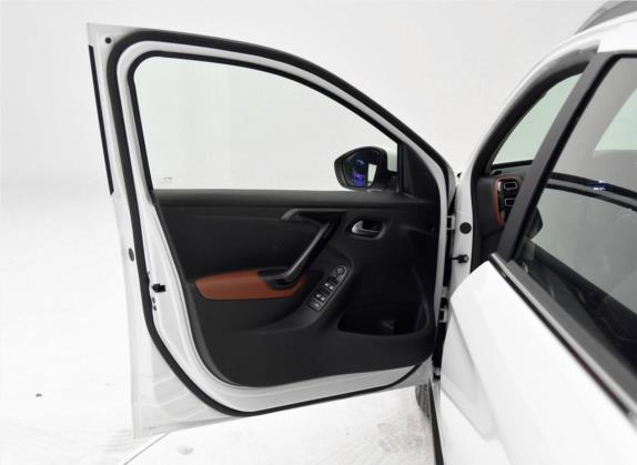雪铁龙C3-XR 2019款 1.6L 自动越享版 车厢座椅   前门板