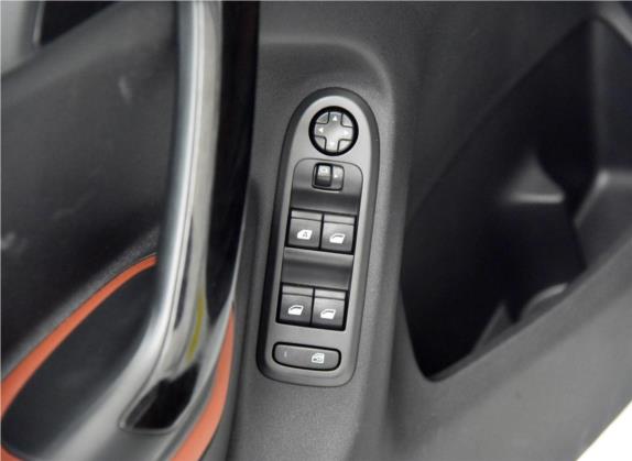 雪铁龙C3-XR 2019款 1.6L 自动越享版 车厢座椅   门窗控制