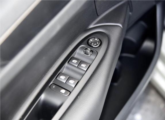C4世嘉 2016款 1.2THP 自动旗舰型 车厢座椅   门窗控制