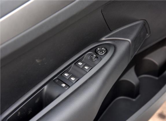 C4世嘉 2016款 1.2THP 自动豪华型 车厢座椅   门窗控制