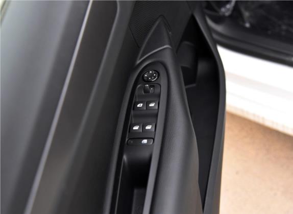 C4世嘉 2016款 1.6L 手动豪华型 车厢座椅   门窗控制