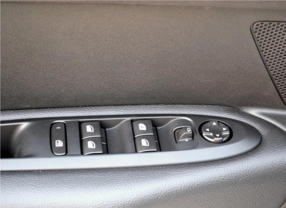 C4世嘉 2018款 1.6L 手动舒适型 车厢座椅   门窗控制