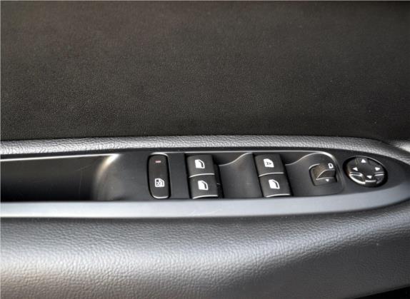 C4世嘉 2018款 1.6L 自动舒适型 车厢座椅   门窗控制