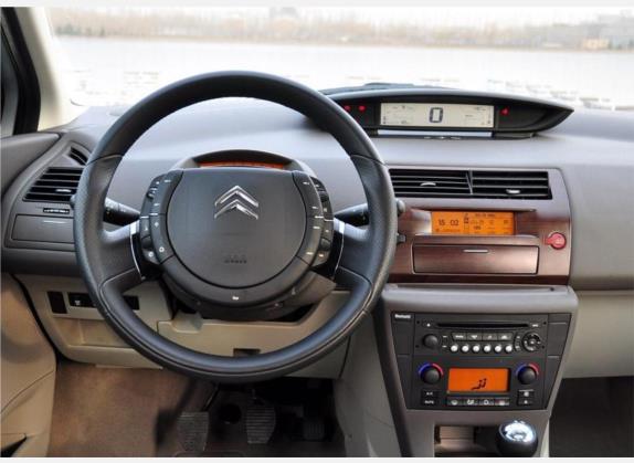 凯旋 2010款 2.0L 手动科技版 中控类   驾驶位
