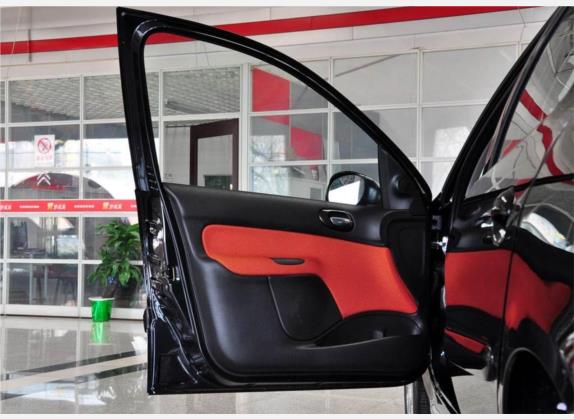 雪铁龙C2 2010款 1.4L 手动运动型 车厢座椅   前门板