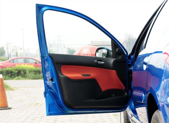 雪铁龙C2 2012款 1.6L 自动运动型 车厢座椅   前门板