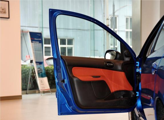 雪铁龙C2 2012款 1.4L 手动运动型 车厢座椅   前门板