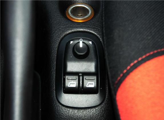 雪铁龙C2 2013款 CROSS 1.4L 手动运动型 车厢座椅   门窗控制
