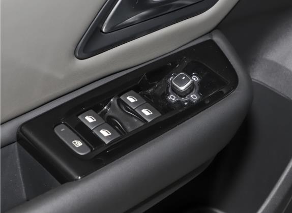 凡尔赛C5 X 2022款 1.6T 耀不凡 虎年开门红版 车厢座椅   门窗控制