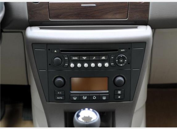 世嘉 2008款 两厢 1.6L 手动舒适型 中控类   中控台